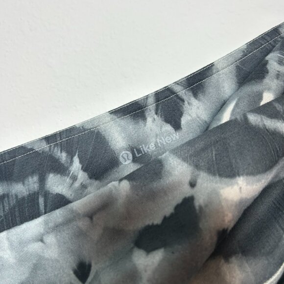 Lululemon Wunder Under Cropped Leggings - Snowy Owl / Angel Wing Print - Picture 8 of 9